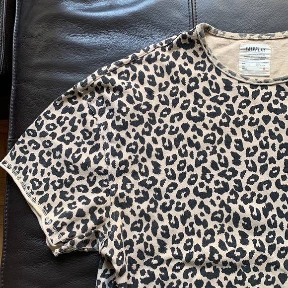 • Leopard Print T • - Picture 3 of 13